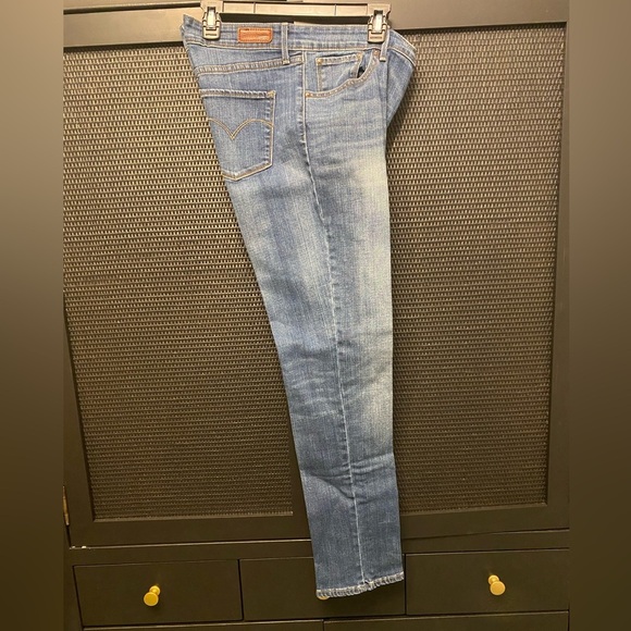 Levi’s Demi Curve Classic Rise Slim Women’s Jean - Picture 3 of 11